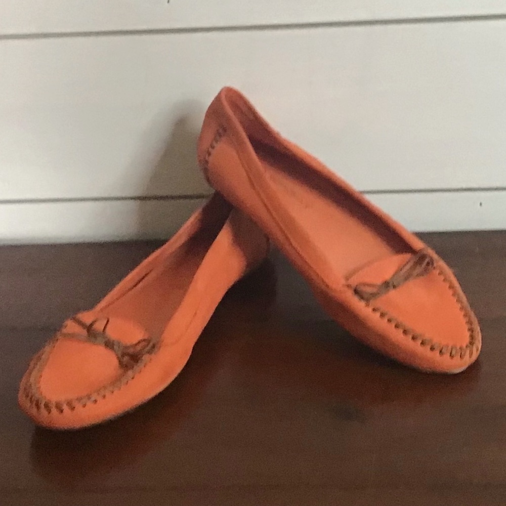 via spiga womens soft suade flats